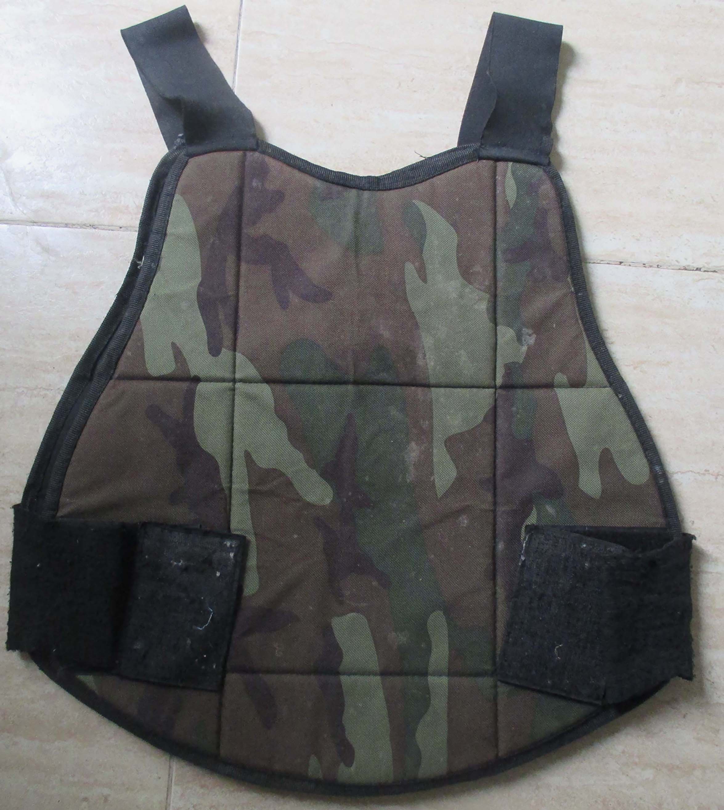 COLETE DE PROTEÇÃO REVERSIVEL CAMUFLADO/NEGRO (Segunda Mão)